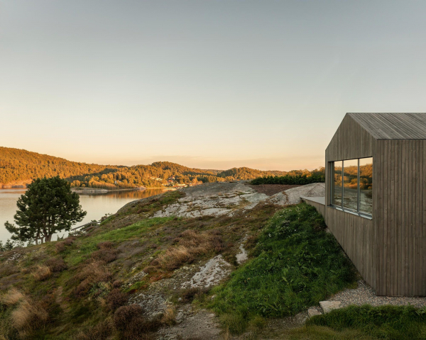 Современная вилла в суровом скандинавском ландшафте