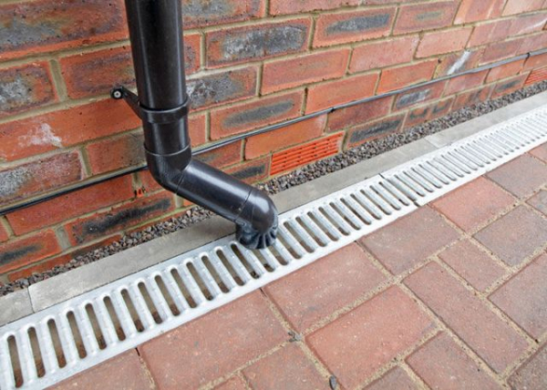 Отвод воды от фундамента дома своими руками: почему так важен и как сделать правильно