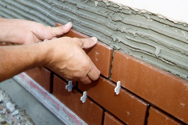 Отделка фасада клинкерной плиткой: плюсы и минусы технологии и инструкция по монтажу