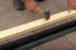 Отвод воды от фундамента дома своими руками: почему так важен и как сделать правильно