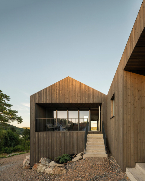 Современная вилла в суровом скандинавском ландшафте